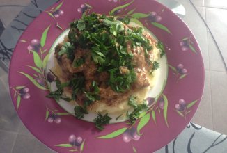 Говяжья печень на подушке из картофельного пюре