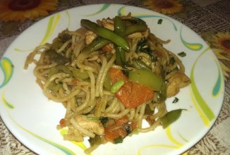 Спагетти с овощами и мясом