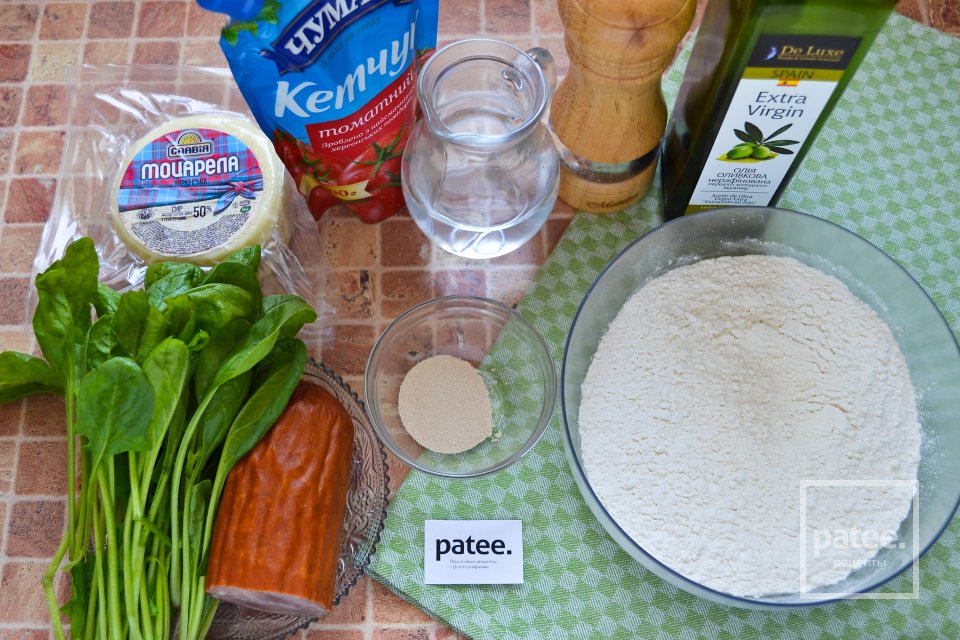 Пицца со шпинатом, ветчиной и моцареллой - Шаг 1