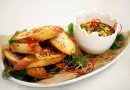 Хумус из чечевицы с гренками и мандариновым соусом