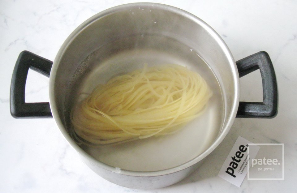 Гуляш из свинины с лапшой - Шаг 9