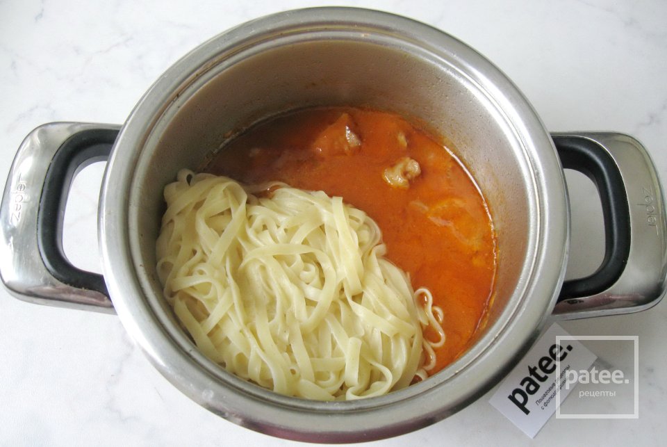 Гуляш из свинины с лапшой - Шаг 10