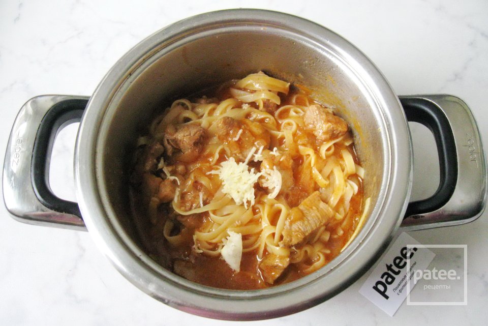 Гуляш из свинины с лапшой - Шаг 12