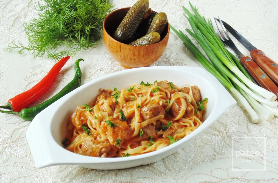 Гуляш из свинины с лапшой - Шаг 13