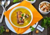Гороховый суп с копчеными ребрышками