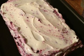 Морковный пирог с ягодной пропиткой и крем-чиз