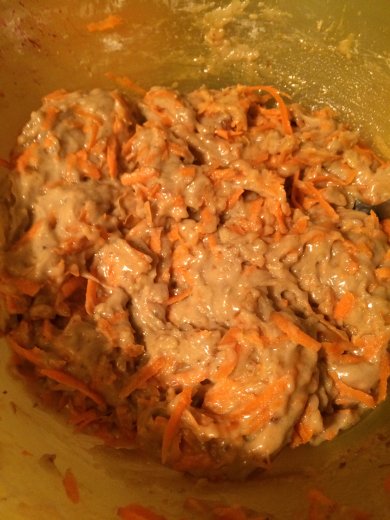 Морковный пирог с ягодной пропиткой и крем-чиз - Шаг 4