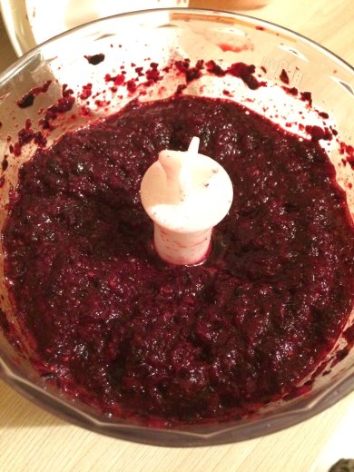 Морковный пирог с ягодной пропиткой и крем-чиз - Шаг 6