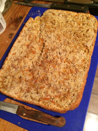 Морковный пирог с ягодной пропиткой и крем-чиз - Шаг 8