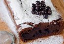 Brownies с черной смородиной и Creme De Cassis