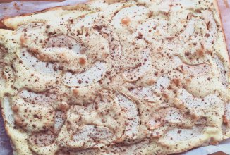 Шарлотка с корицей