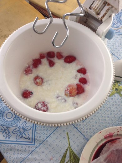 Коктейль Клубника с бананом - Шаг 2