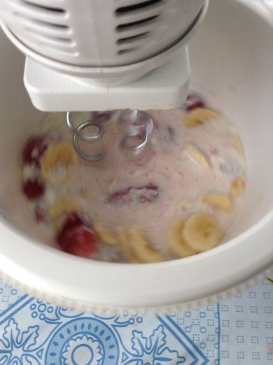 Коктейль Клубника с бананом - Шаг 5