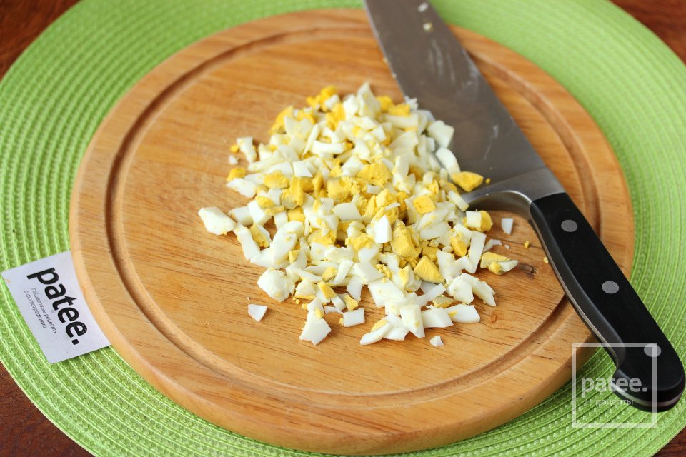 Салат из редиса с яйцом - Шаг 2