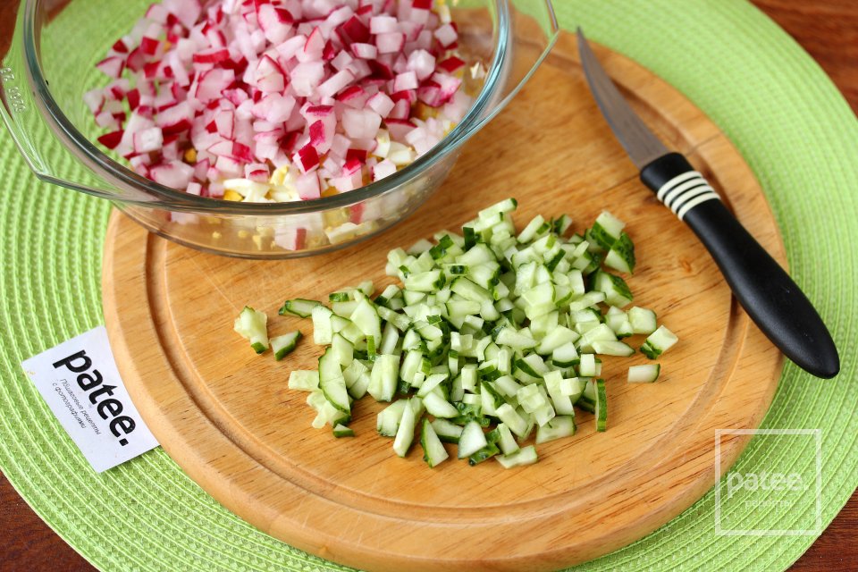 Салат из редиса с яйцом - Шаг 4