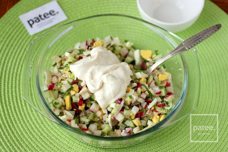 Салат из редиса с яйцом - Шаг 7