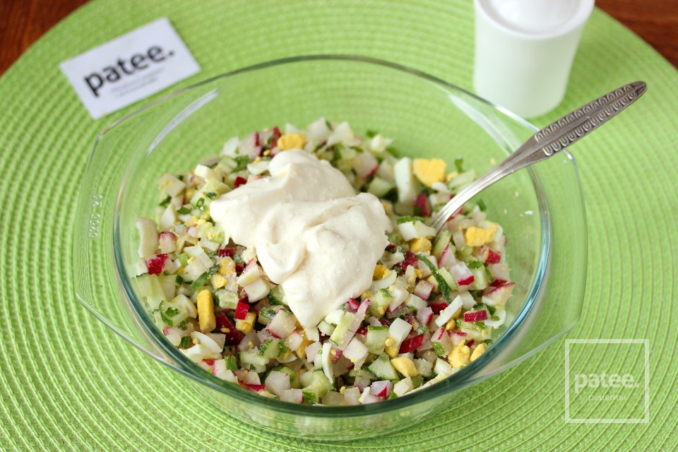 Салат из редиса с яйцом - Шаг 8