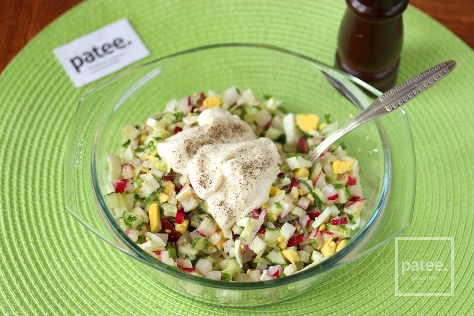 Салат из редиса с яйцом - Шаг 9