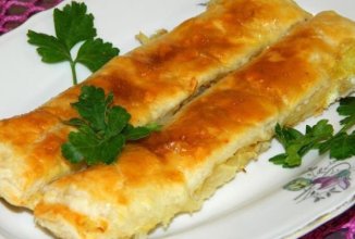 Луково-чесночные слоеные палочки