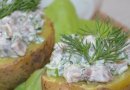 Печеный картофель с селедочным соусом