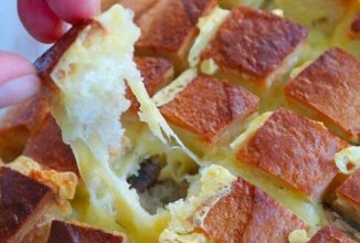 Сырных хлеб с грибами