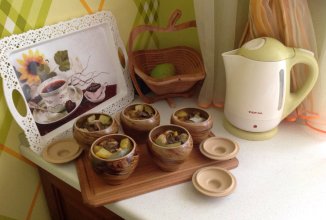 Картофель с мясом и овощами в горшочках