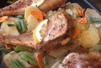 Окунь с картошкой в сметанно-чесночном соусе