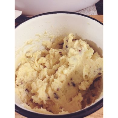 Запеченная картошка с беконом и крабовым наполнителем - Шаг 9