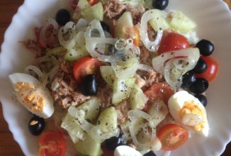 Летний салатик с тунцом