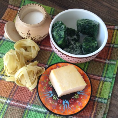 Феттучине со шпинатом и сыром - Шаг 1