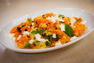 Тёплый салат с печёной морковью