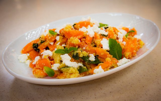 Тёплый салат с печёной морковью