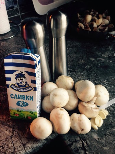 Куриное филе в сливочно-грибном соусе с рисом - Шаг 1