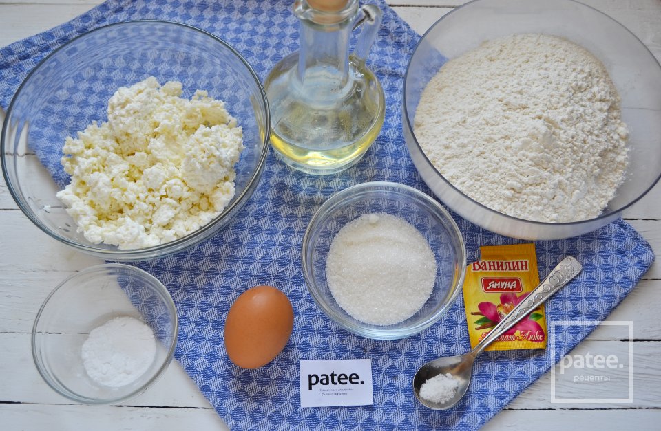 Печеные пирожки с яблоками из творожного теста - Шаг 1