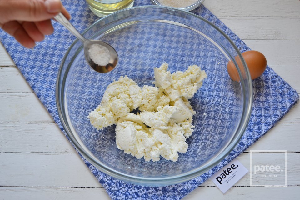 Печеные пирожки с яблоками из творожного теста - Шаг 10