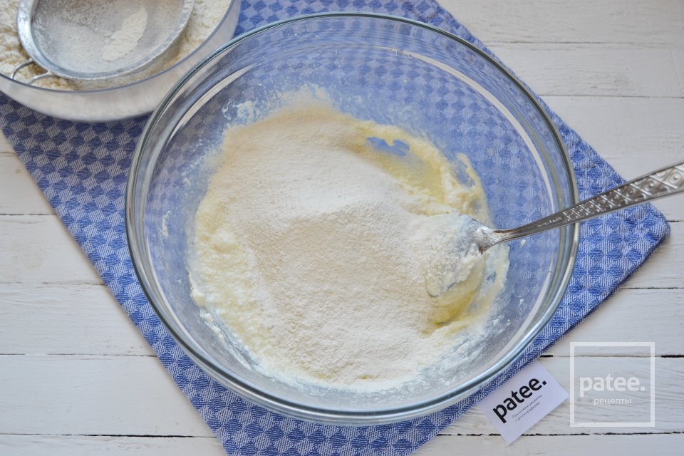 Печеные пирожки с яблоками из творожного теста - Шаг 14