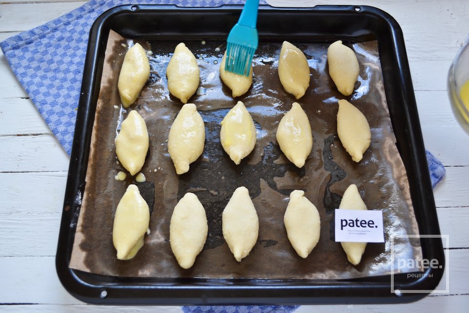 Печеные пирожки с яблоками из творожного теста - Шаг 19