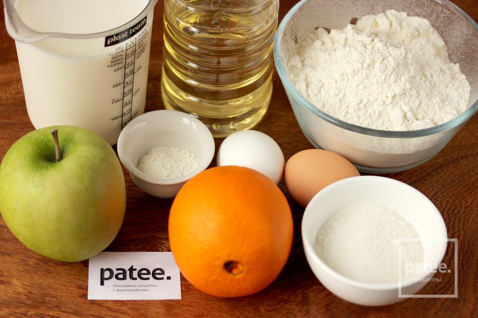 Апельсиновые блины с яблоком - Шаг 1