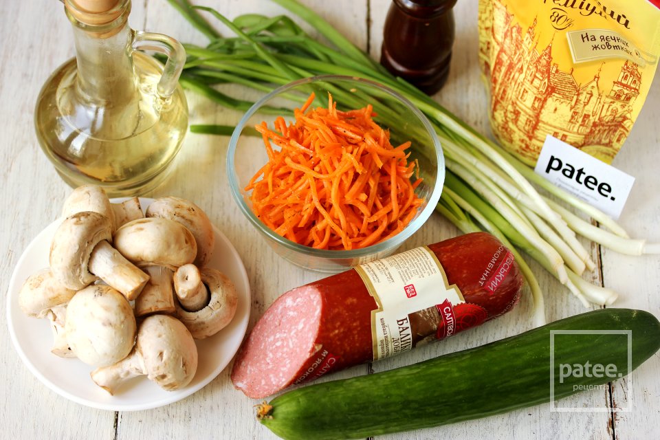 Салат с морковью по-корейски и колбасой - Шаг 1