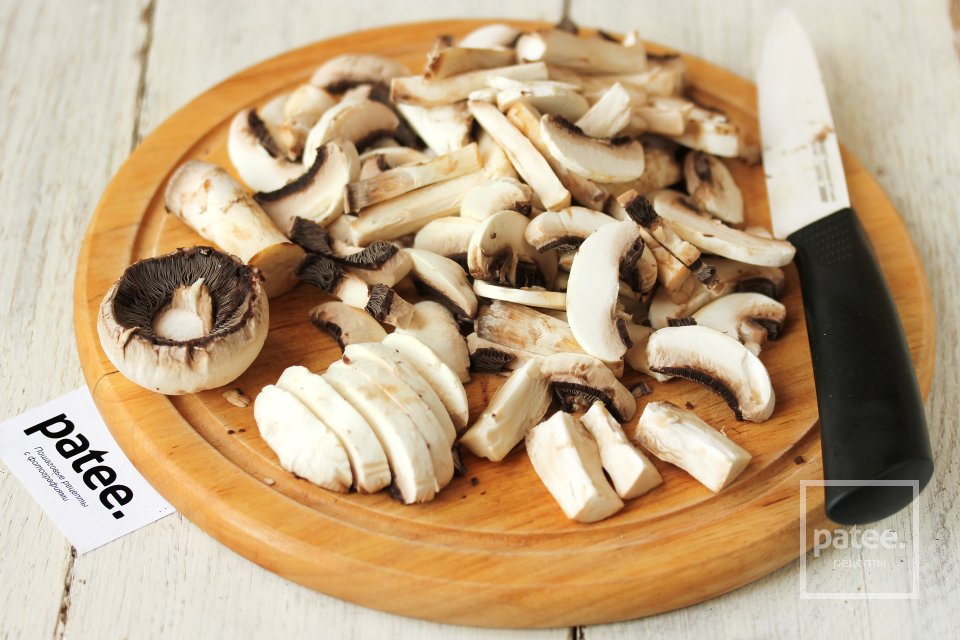 Салат с морковью по-корейски и колбасой - Шаг 2