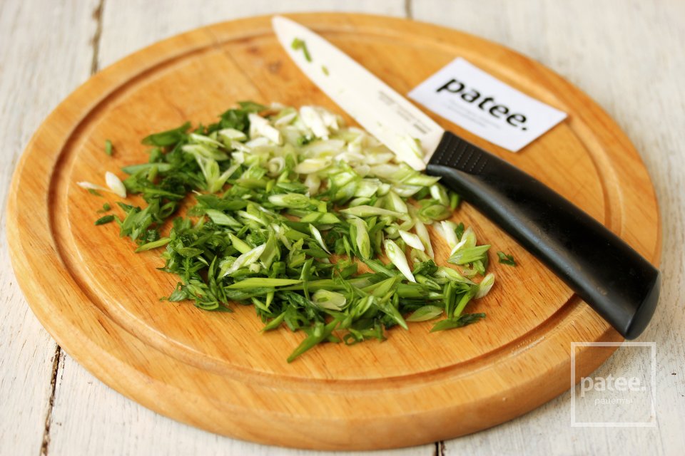 Салат с морковью по-корейски и колбасой - Шаг 6