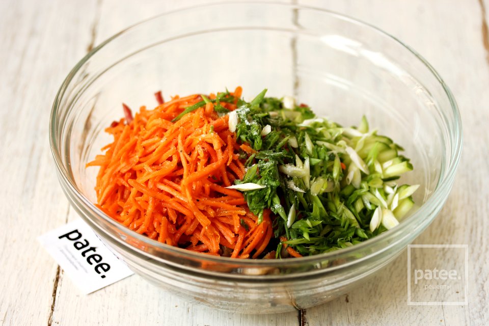 Салат с морковью по-корейски и колбасой - Шаг 8