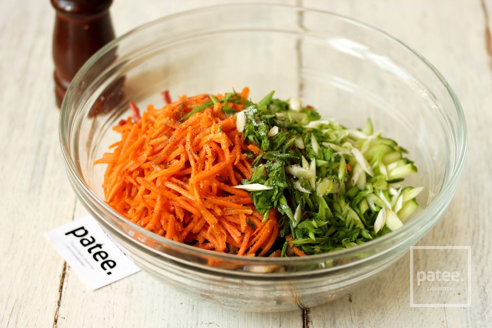 Салат с морковью по-корейски и колбасой - Шаг 9