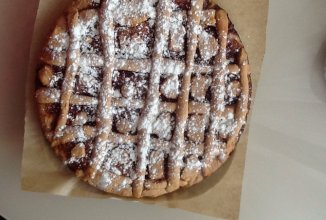 Песочный пирог с малиновым вареньем