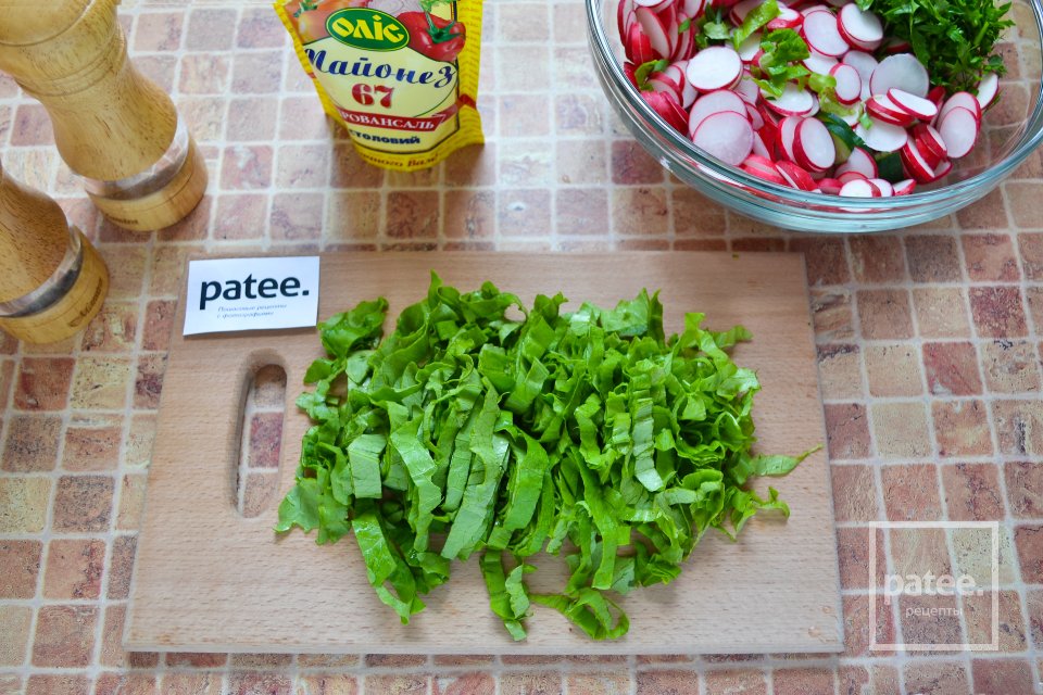 Салат из редиса с зеленью - Шаг 8