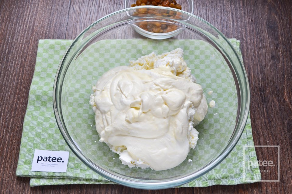 Домашняя творожная масса с шоколадом и изюмом - Шаг 6