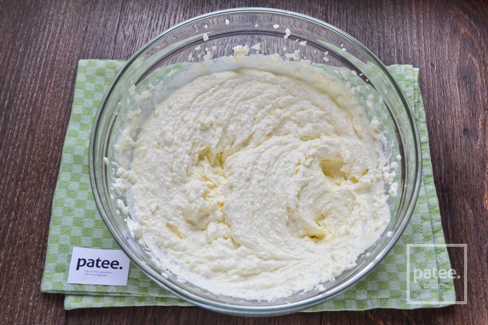 Домашняя творожная масса с шоколадом и изюмом - Шаг 7