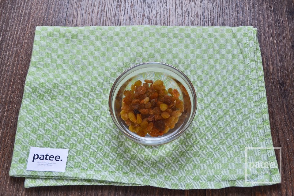 Домашняя творожная масса с шоколадом и изюмом - Шаг 8