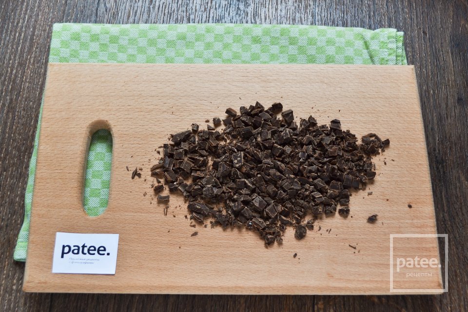 Домашняя творожная масса с шоколадом и изюмом - Шаг 10