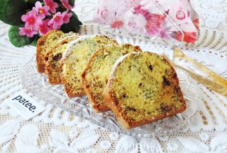 Кекс с орехами, шоколадом и маком